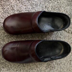 Like new Dansko clogs
